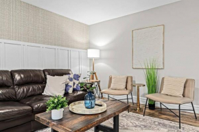Great Location! King Bed by Downtown Mount Clemens